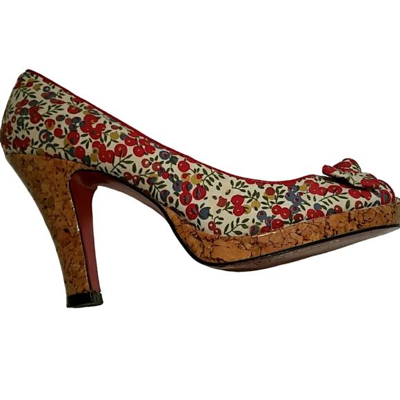 Unlisted Floral Heels. 8M - Picture 1 of 6